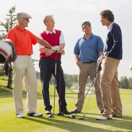 Équipe en séance de team building golf